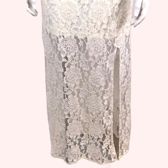 WHITE LACE MAXI DRESS - Picture 4 of 11